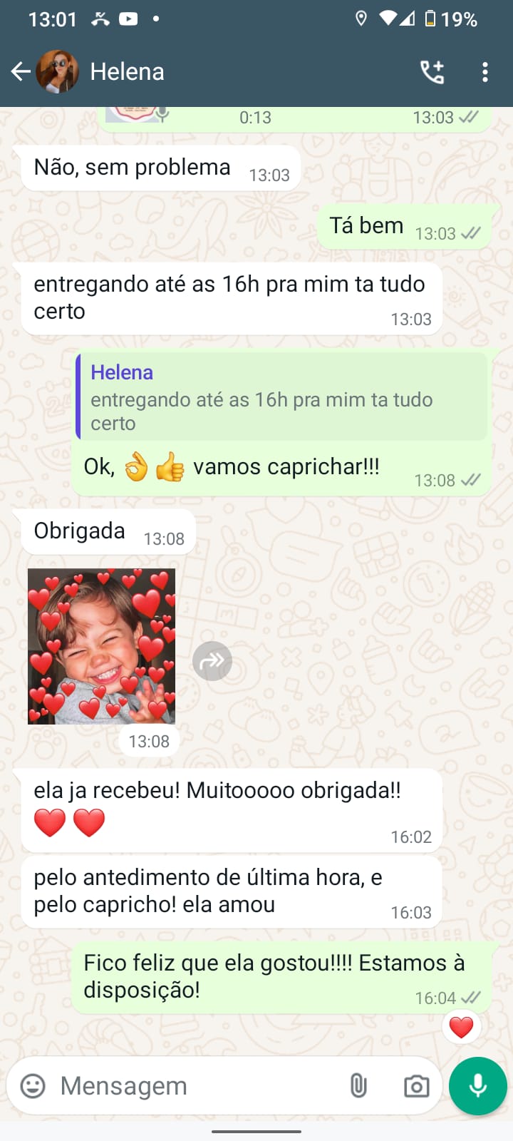 Print de conversa no WhatsApp: cliente agradece o atendimento de última hora e diz que a pessoa presenteada amou a cesta.