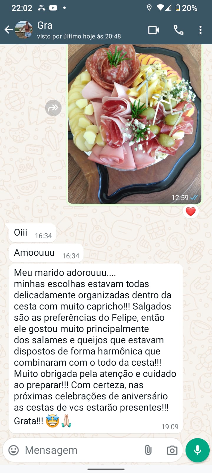 Print de conversa no WhatsApp: cliente conta que o marido adorou a cesta de charcutaria montada com capricho.